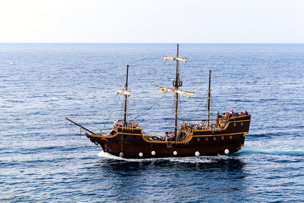 44a- Dubrovnik Old Town Ship